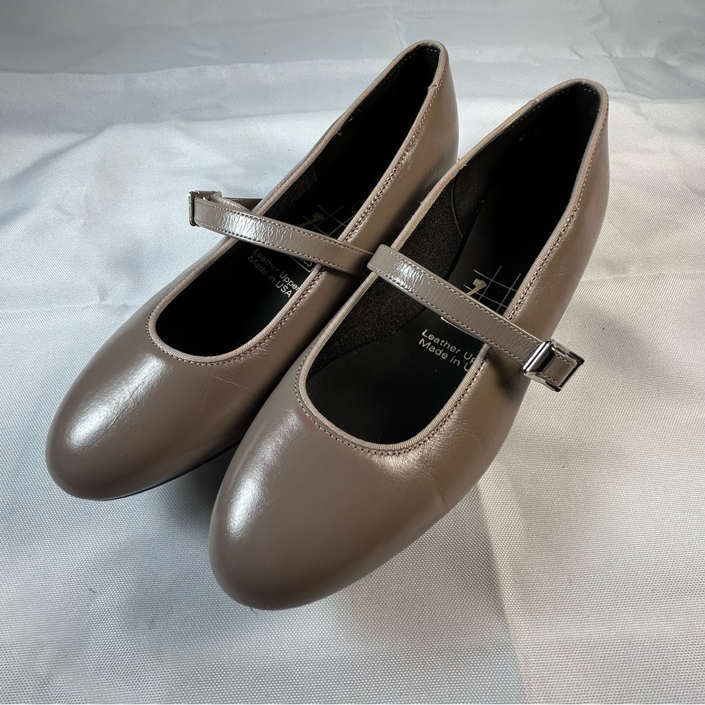TIC TAC TOES TICTACTOES Mary Jane  SHOES Olive Size 6 MED